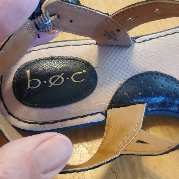 Born Concepts Faux Leather Women's Sandals With Buckle Closure sz 9m - Picture 9 of 11